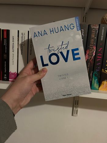 Twisted Love + Goodies de précommande