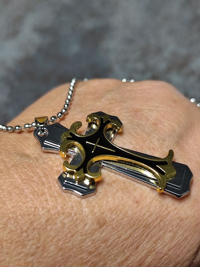 Chaîne et pendentif croix - photo numéro 5