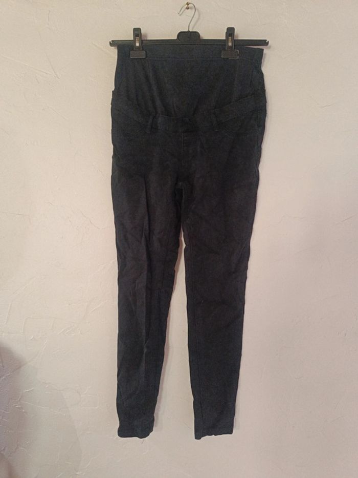 Lot de 2 pantalons de grossesse T38 en très bon état - photo numéro 2