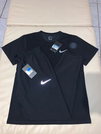 Ensemble Survêtement Running Jogging T-shirt Nike en coton Noir Neuf avec étiquette Taille M