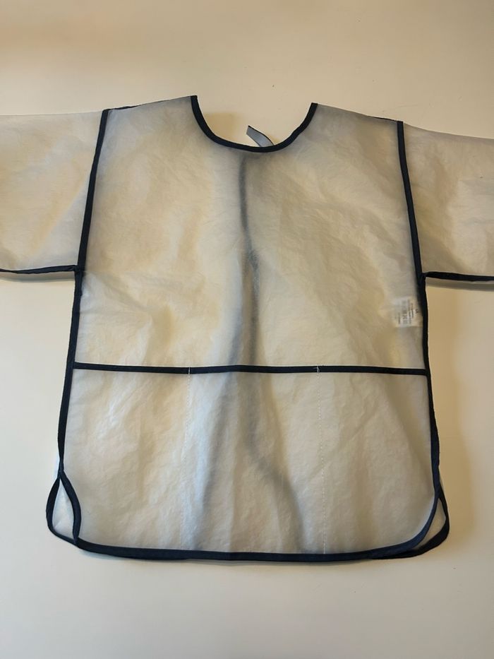 Tablier / Blouse imperméable  TRÈS BON ÉTAT mixte taille 4 ans couleur transparente - photo numéro 2