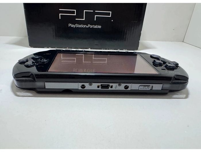 PlayStation Portable PSP E3004 Édition Gran Turismo - photo numéro 7