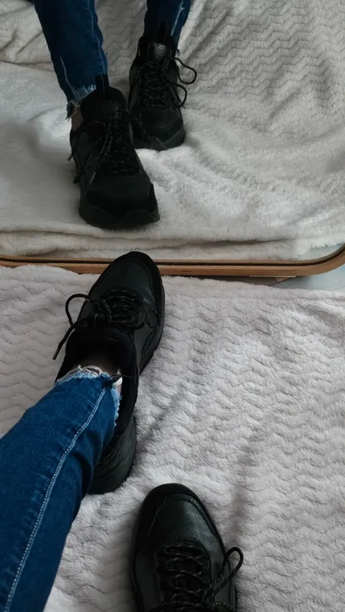 Basket noires H&M bon état taille 39 - photo numéro 2