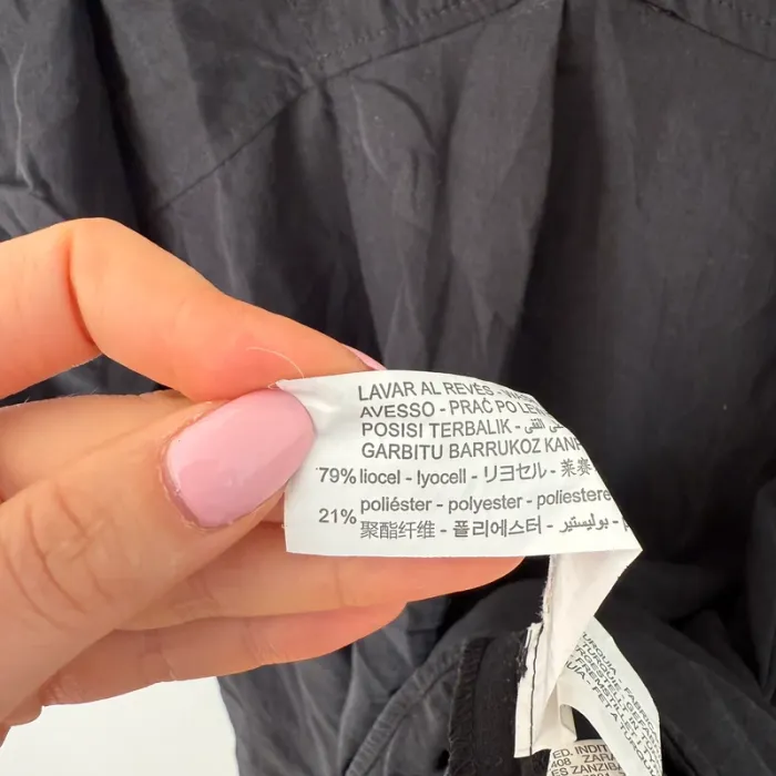 Robe Noire Élégante ZARA Col V Manches Froncées - photo numéro 4