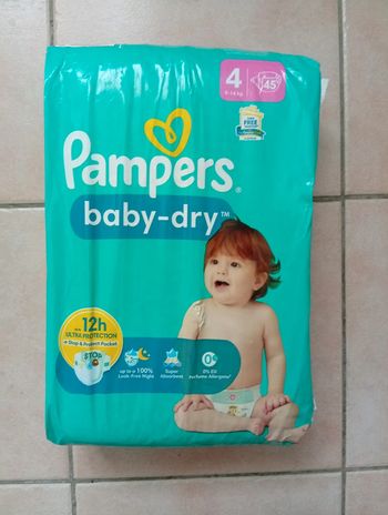 45 couches Pampers taille 4 neuf