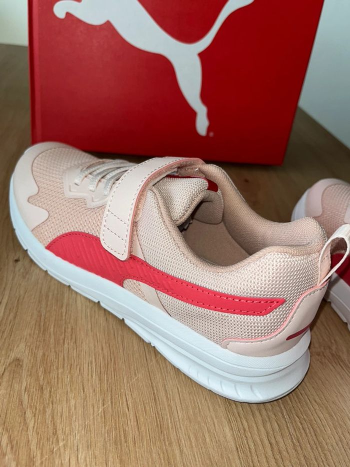 Baskets Puma filles neuves Taille 35 - photo numéro 5