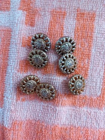 🟩7 boutons motif fleur 🌸