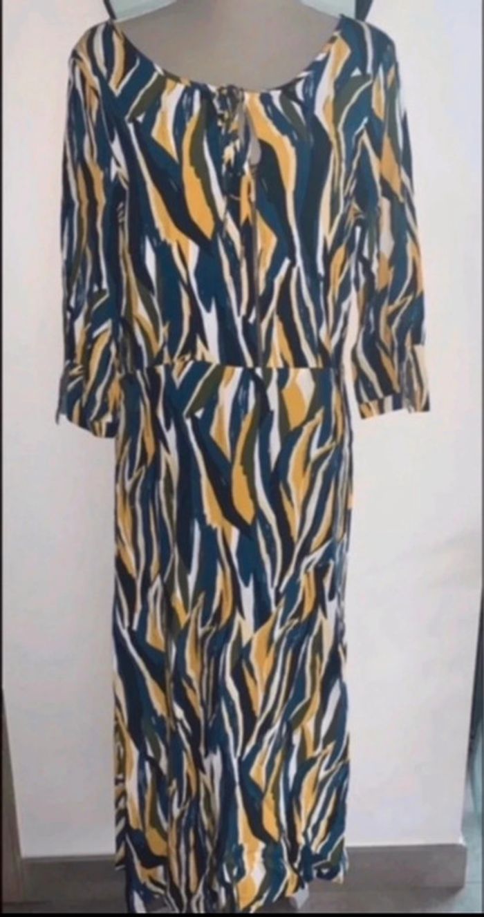Robes miss captain sales