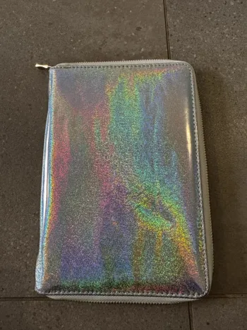 Pochette argenté brillante, très bon état, 23,5x16cm