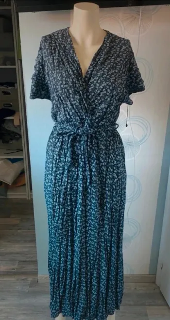 Robe longue grise et noire légère a fleurs taille unique
