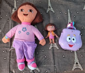 Lot jouets et grande peluche dora l'exploratrice