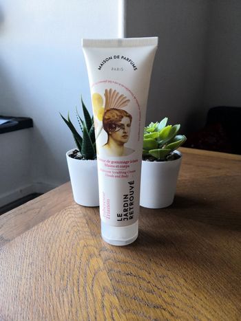 🌺Crème de gommage irisée mains et corps Le jardin retrouvé🌺