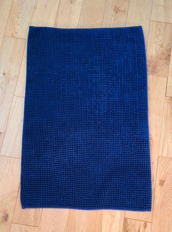 tapis de bain bleu marine