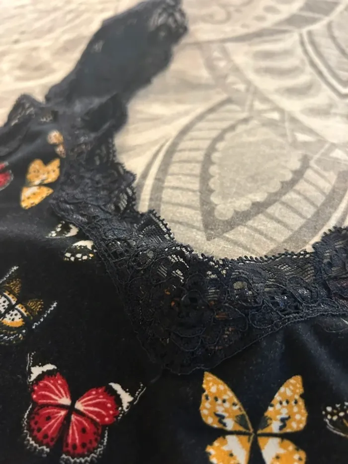 Débardeur noir motifs papillons - photo numéro 3