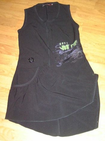 Robe LA MODE EST A VOUS noire détails multicolores taille 36 TBE