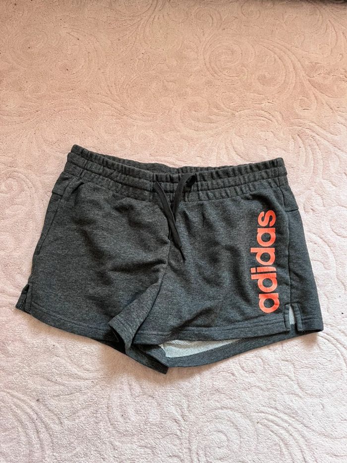 Short Adidas gris foncé logo orange - Taille S