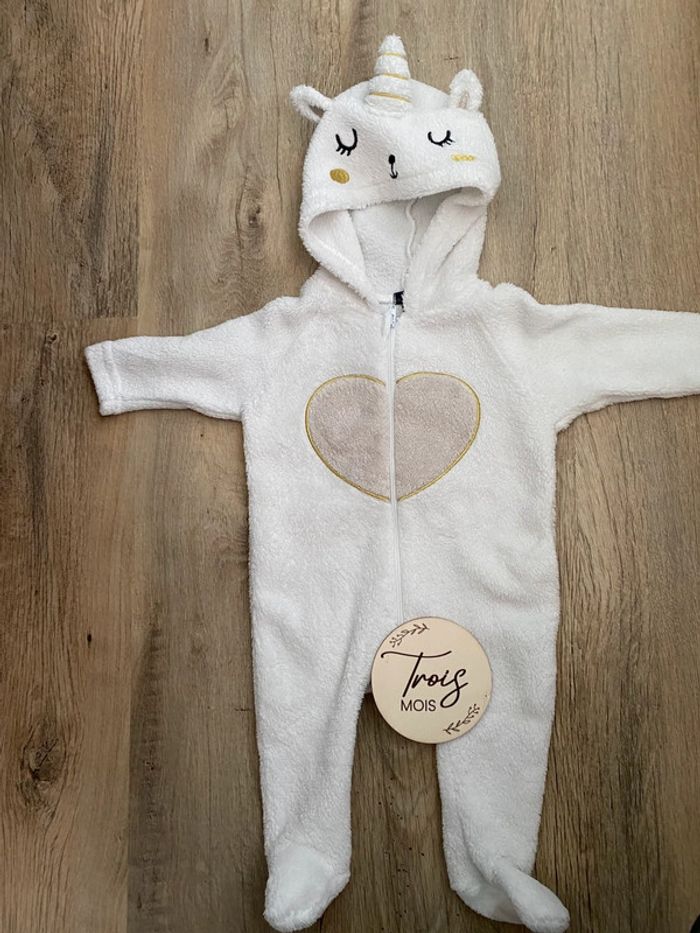 Combinaison polaire type surpyjama – Licorne taille 3 mois🦄💖