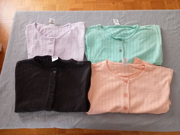Lot 4 tops