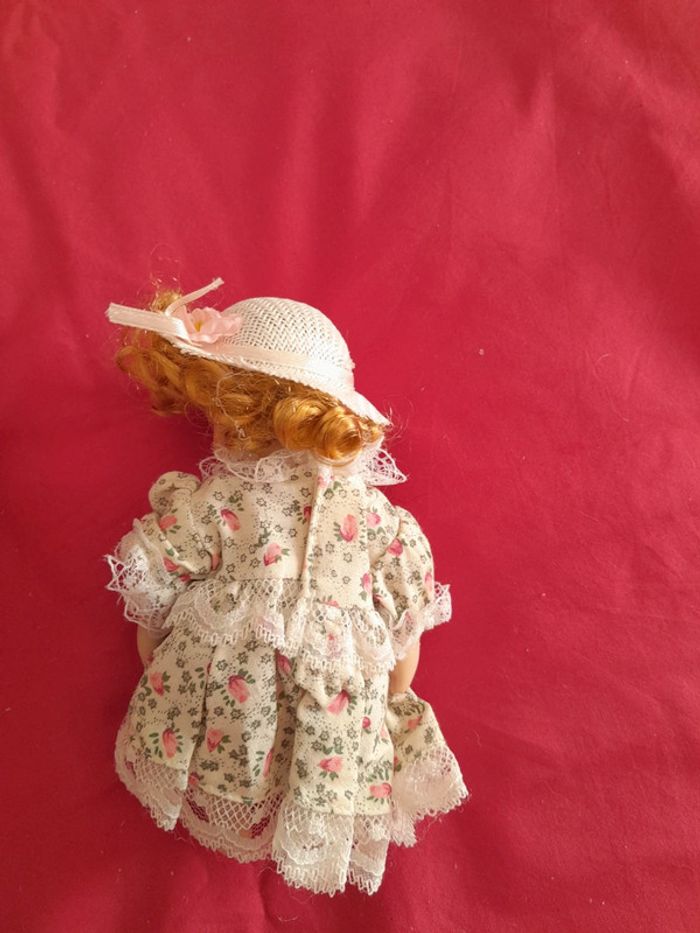Mini bébé en porcelaine - photo numéro 2