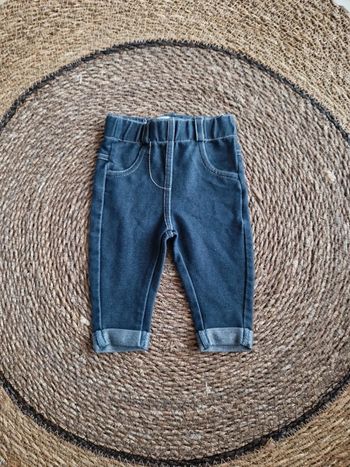 Joli pantalon fin effet jean taille 3 mois
