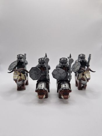 Figurines type lego 4 guerriers nains avec leur montures seigneur des anneaux / hobbit