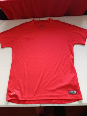 tee shirt nike
