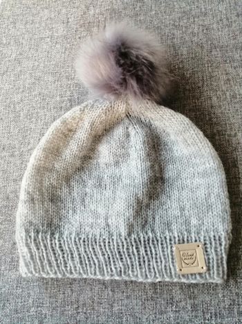 Bonnet gris tricoté main neuf