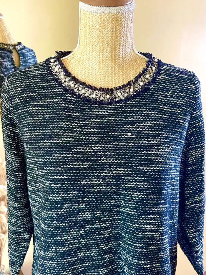 sublime Top maille tweed effet bouclette col rond perles manches 3 4 neuf