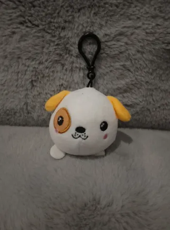 Porte clés boule peluche chien