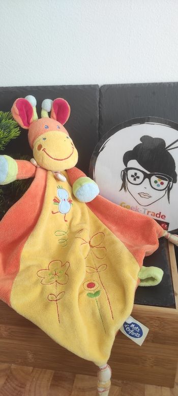 Mots d'enfants doudou girafe plat losange orange jaune bleu vert fleur oiseau