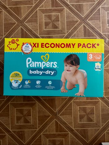 136 couches Pampers baby dry taille 3