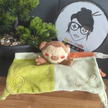 Kimbaloo Doudou Plat Singe Ouistiti Vert Orange  la halle marron