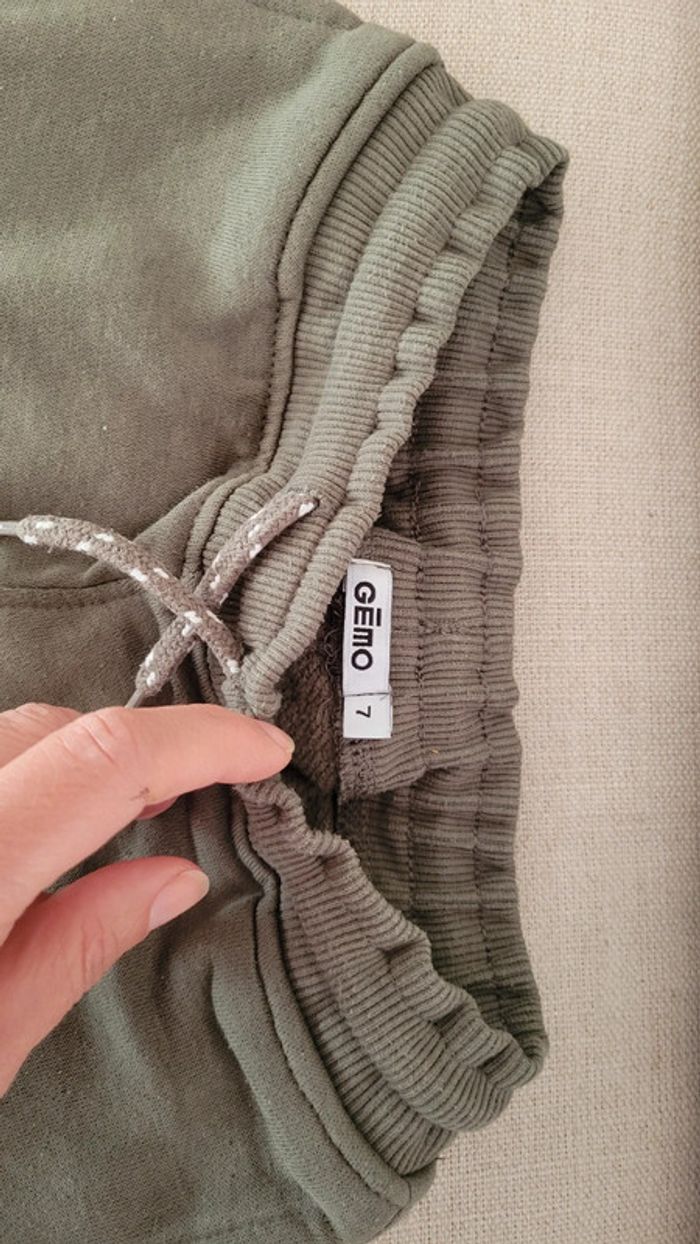 Short ou bermuda en molleton taille 7 ans - photo numéro 3