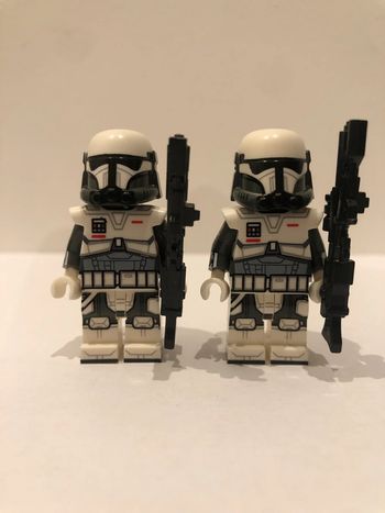 Figurine type lego 2 Impérial Stormtroopers Mandalorian. Star Wars