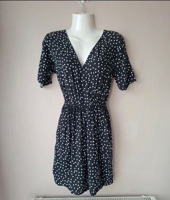 Robe noire à pois blancs cintrée taille M kiabi
