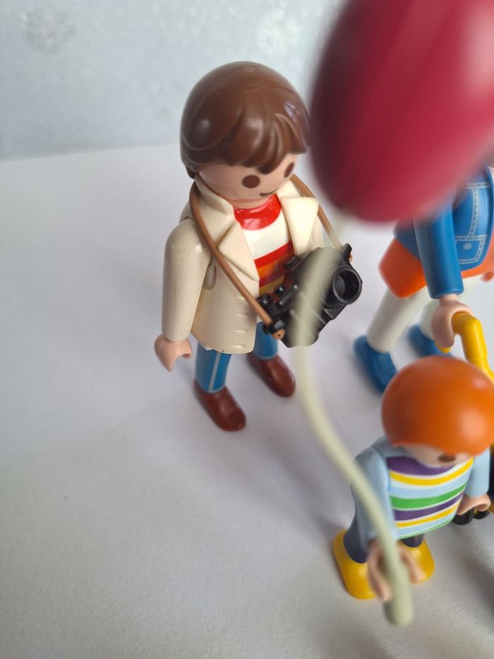 Figurines Playmobil Couple et enfants - photo numéro 2