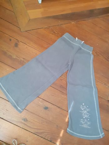 Pantalon de jogging gris motif petite fille