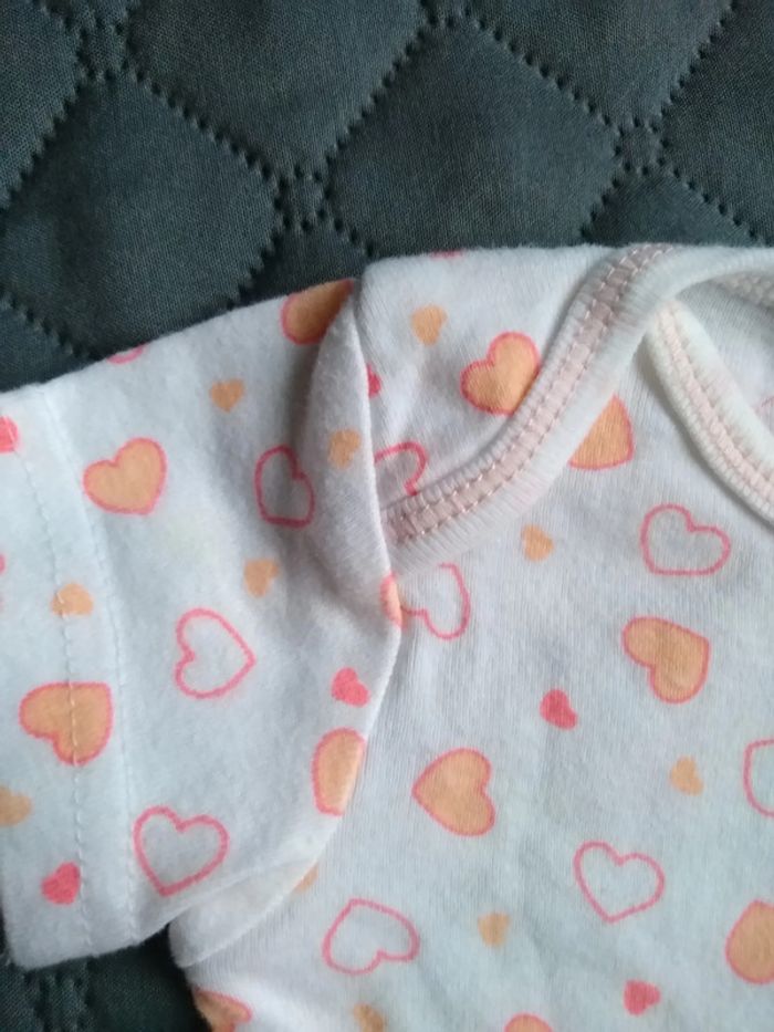 Lot de 4 bodies (1 sergent major, 1dpam et 2 sans marques) et 1 barboteuse (tex) taille 3 mois - photo numéro 6