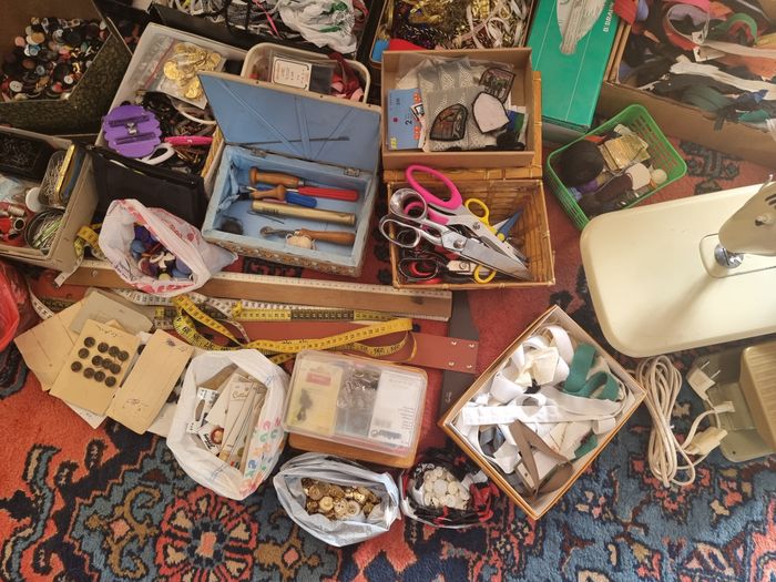 Lot de couture avec machine à coudre Bernina 730 Record (complète) + accessoires et composants de co - photo numéro 5