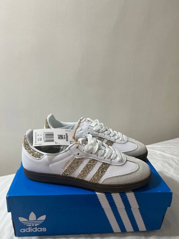 Basket adidas pailleté - photo numéro 1