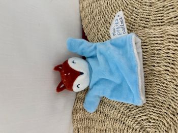 Doudou marionnette RENARD bleu blanc marron MES PETITS CAILLOUX