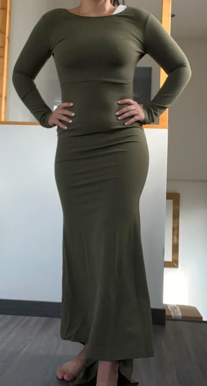 Longue robe kaki dos nu sexy