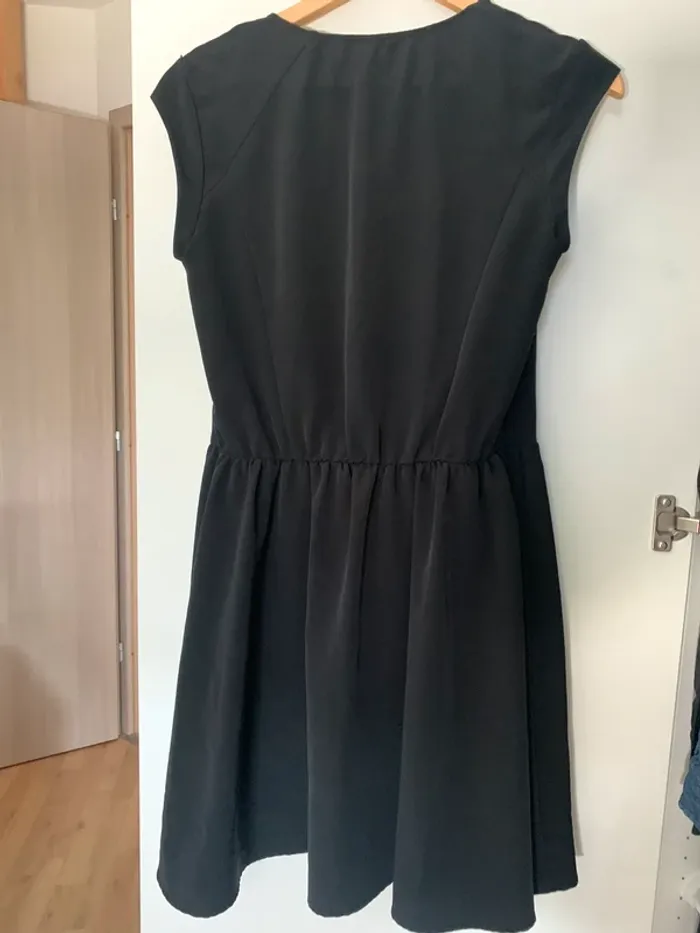 Robe noire - photo numéro 2