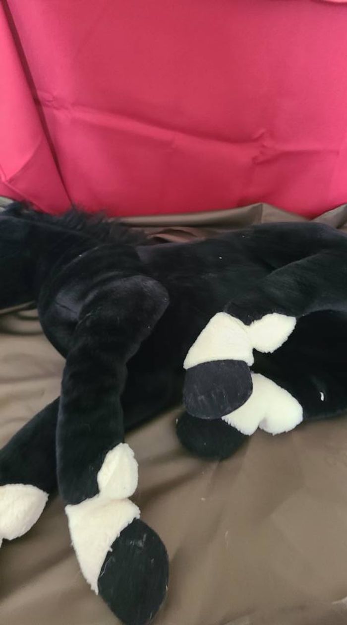 Peluche cheval noir avec pattes blanches - photo numéro 3