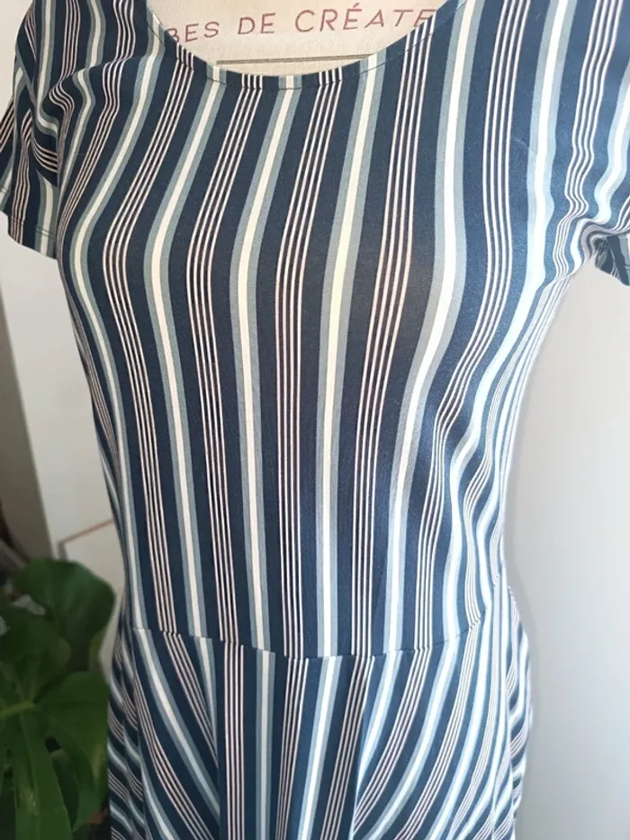 🎀 magnifique robe bleu à rayures dos ouvert taille xl c&a 🎀 - photo numéro 2