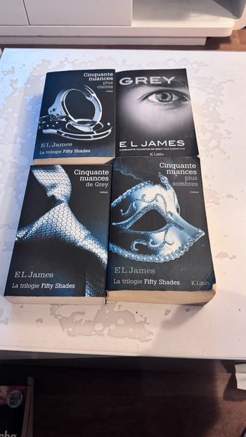 Lot de 4 livres Cinquante nuances de E. L. James  Trilogie complète + “Grey”