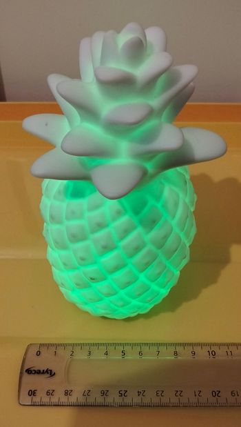 Décoration ananas qui change de couleurs