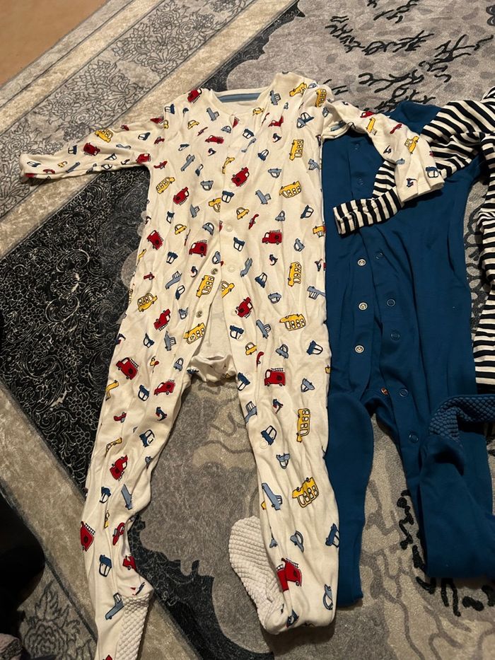 Lot 3 pyjamas