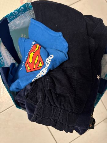 Vêtements 18 et 24 mois