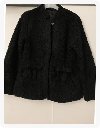 Manteau noir Akinolaude